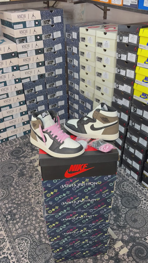 Nik.e Air Jordan 1 High Mocha Suede Semi UA