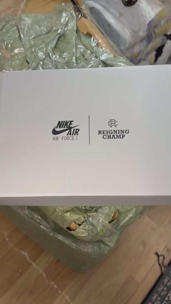 NIK.E AIRFORCE 1 X REIGNING CHAMP CLASSIC