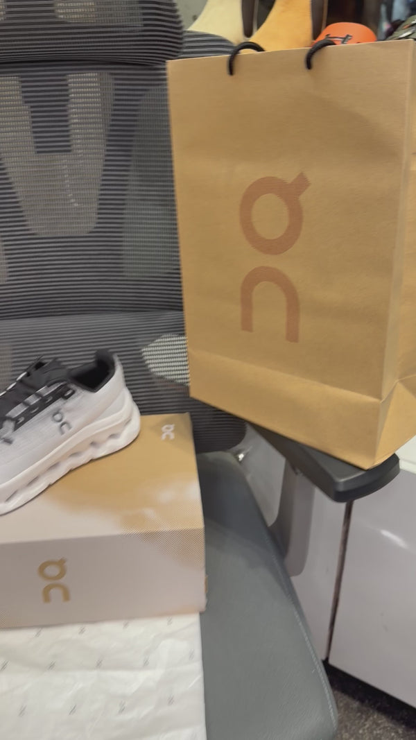 On Cloud Running Tilt Ivory Black with carry bag