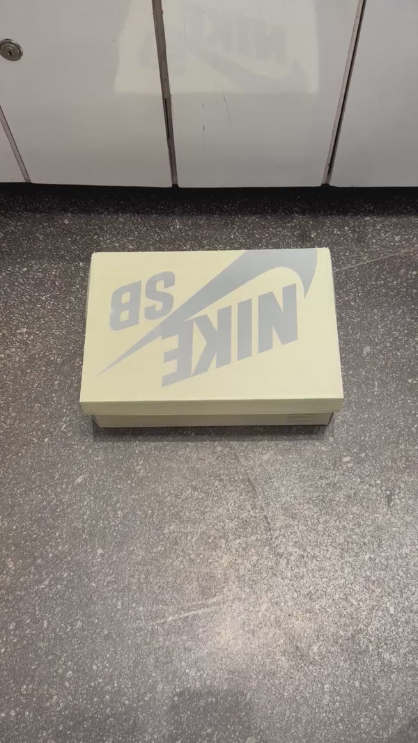 LOUI.S VUITTON X NIK.E SB DUNK LOW